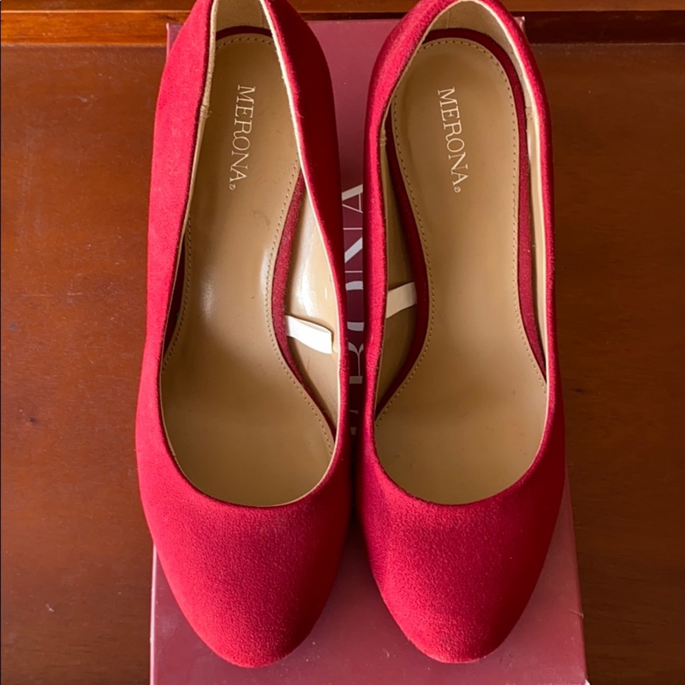 MERONA red block heels